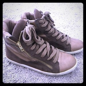 HIGH TOPS SIZE 6.5